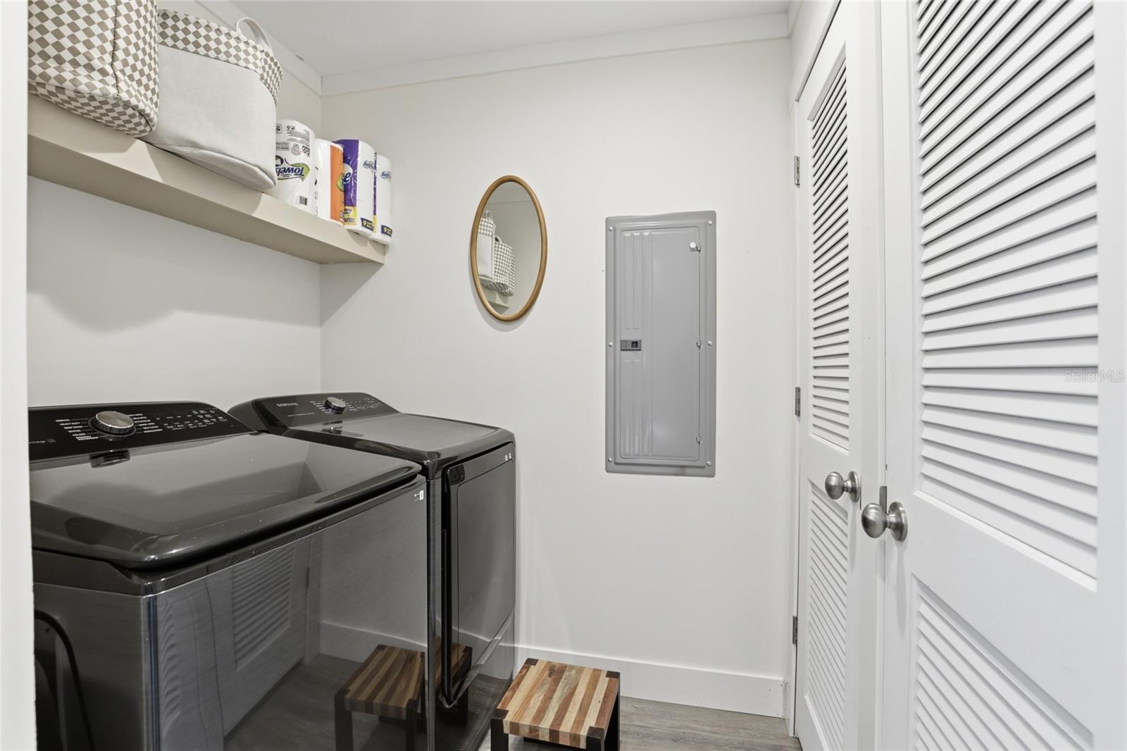 UNIVERSITY OAKS - Residential