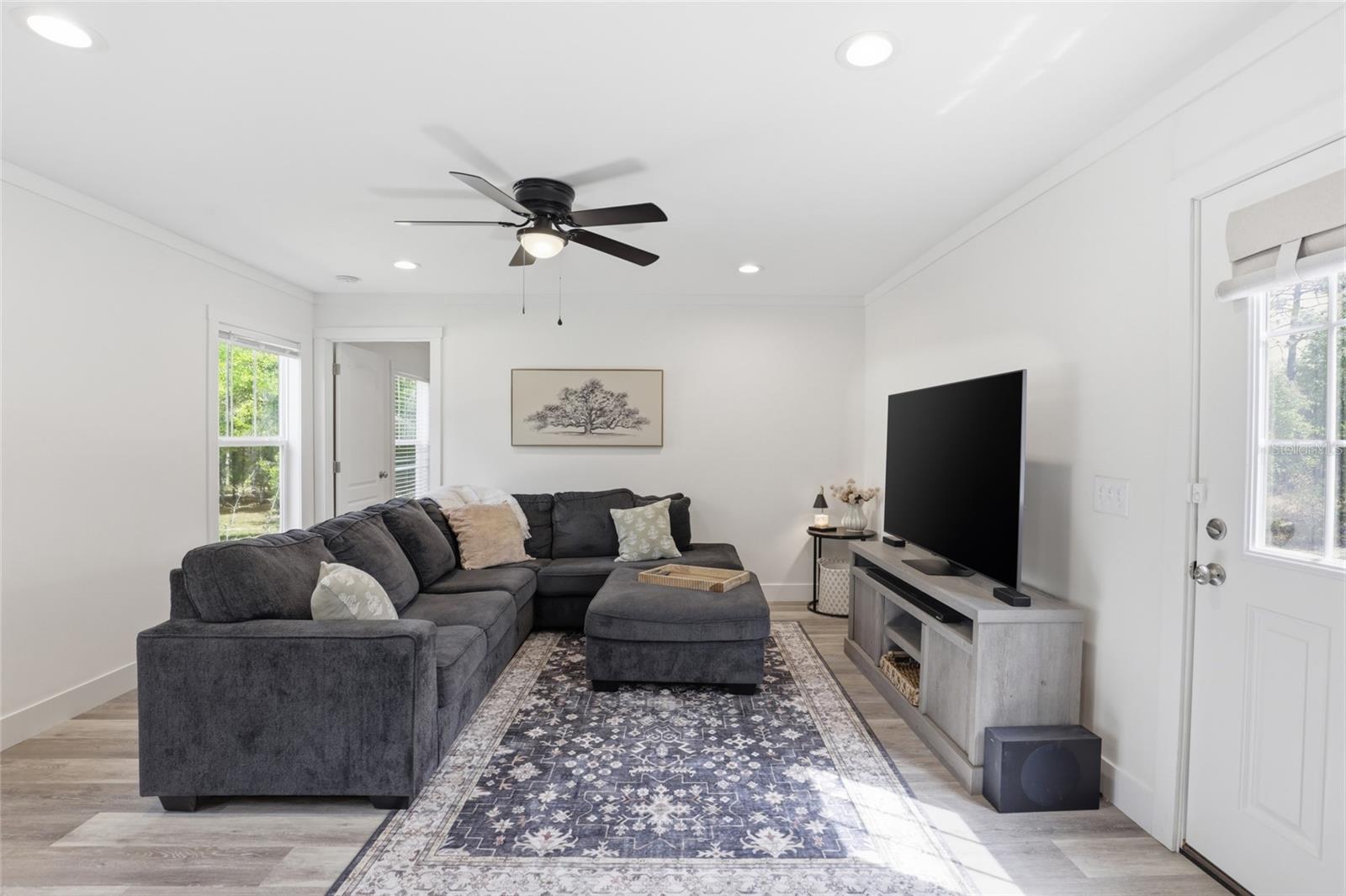 UNIVERSITY OAKS - Residential