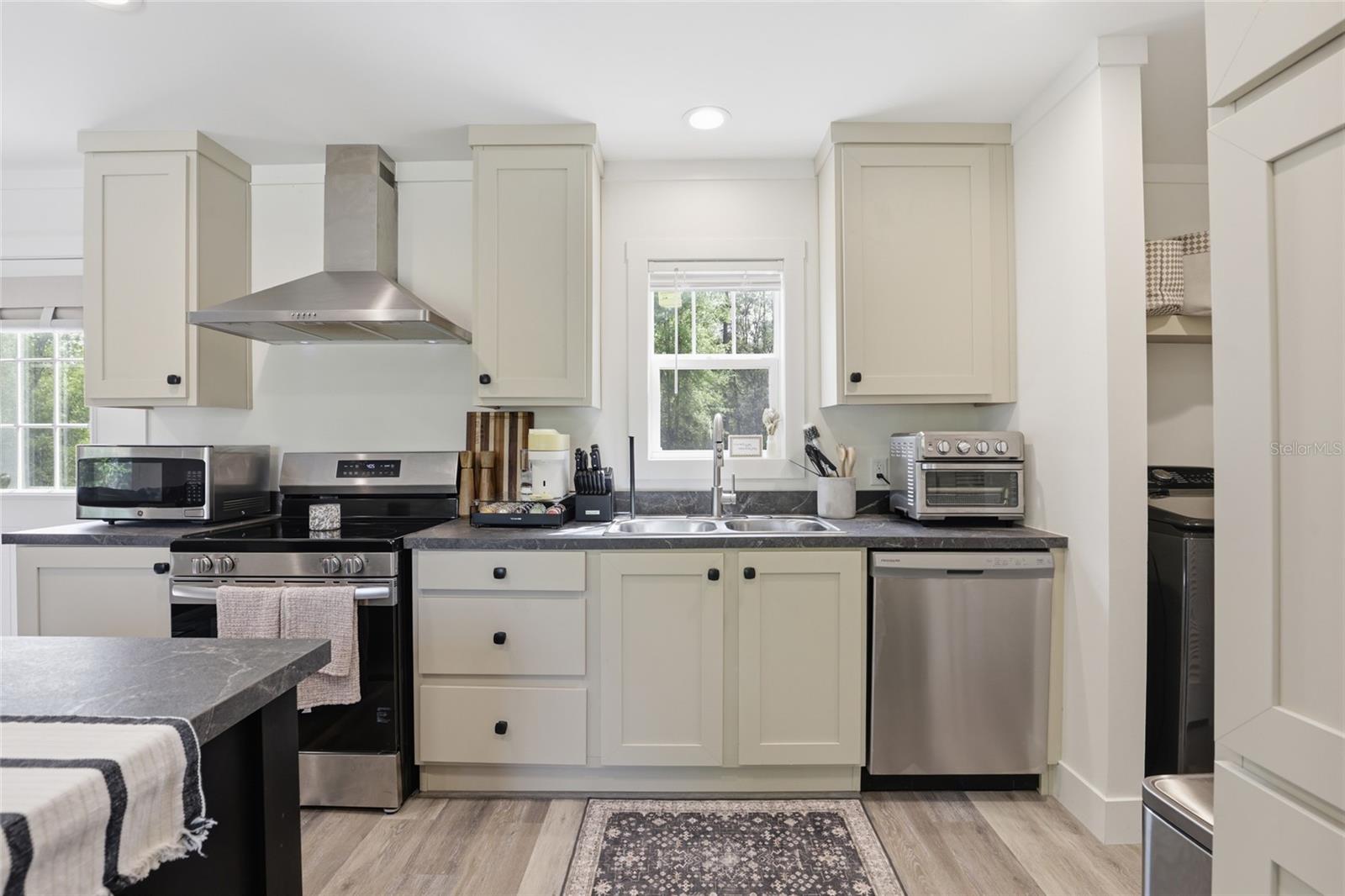 UNIVERSITY OAKS - Residential