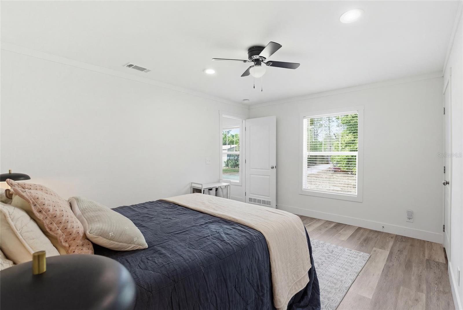 UNIVERSITY OAKS - Residential