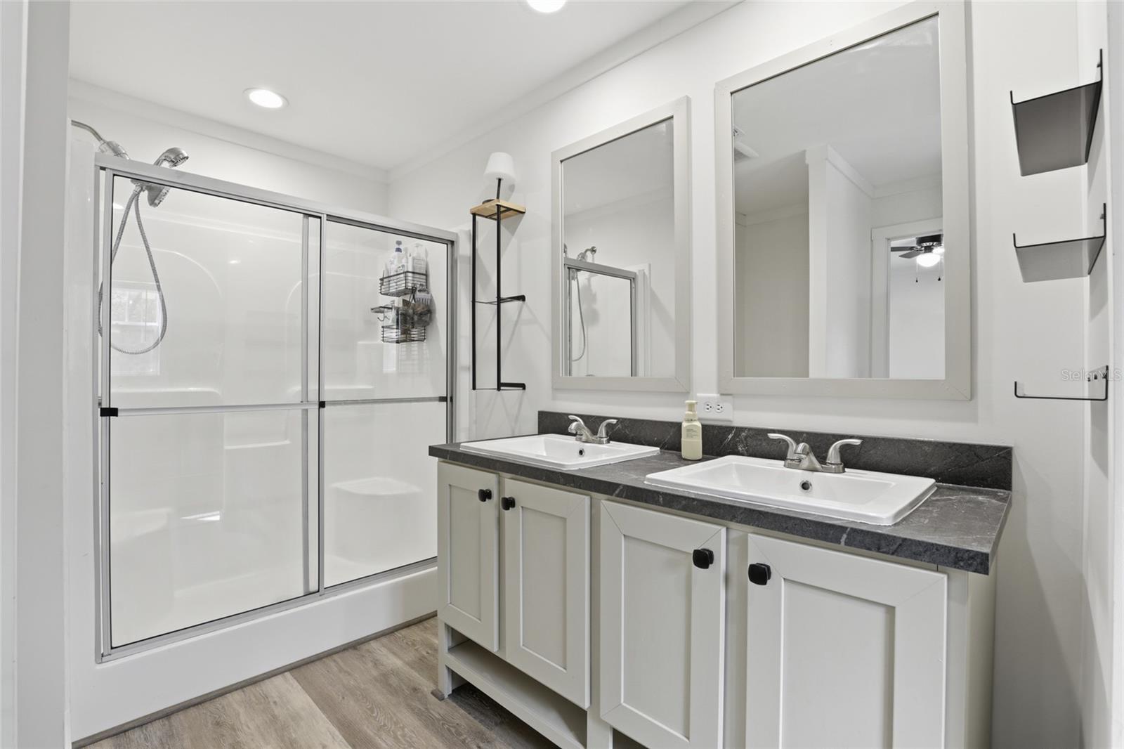 UNIVERSITY OAKS - Residential