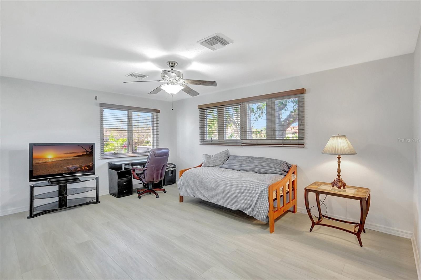 BAY ISLES - Residential