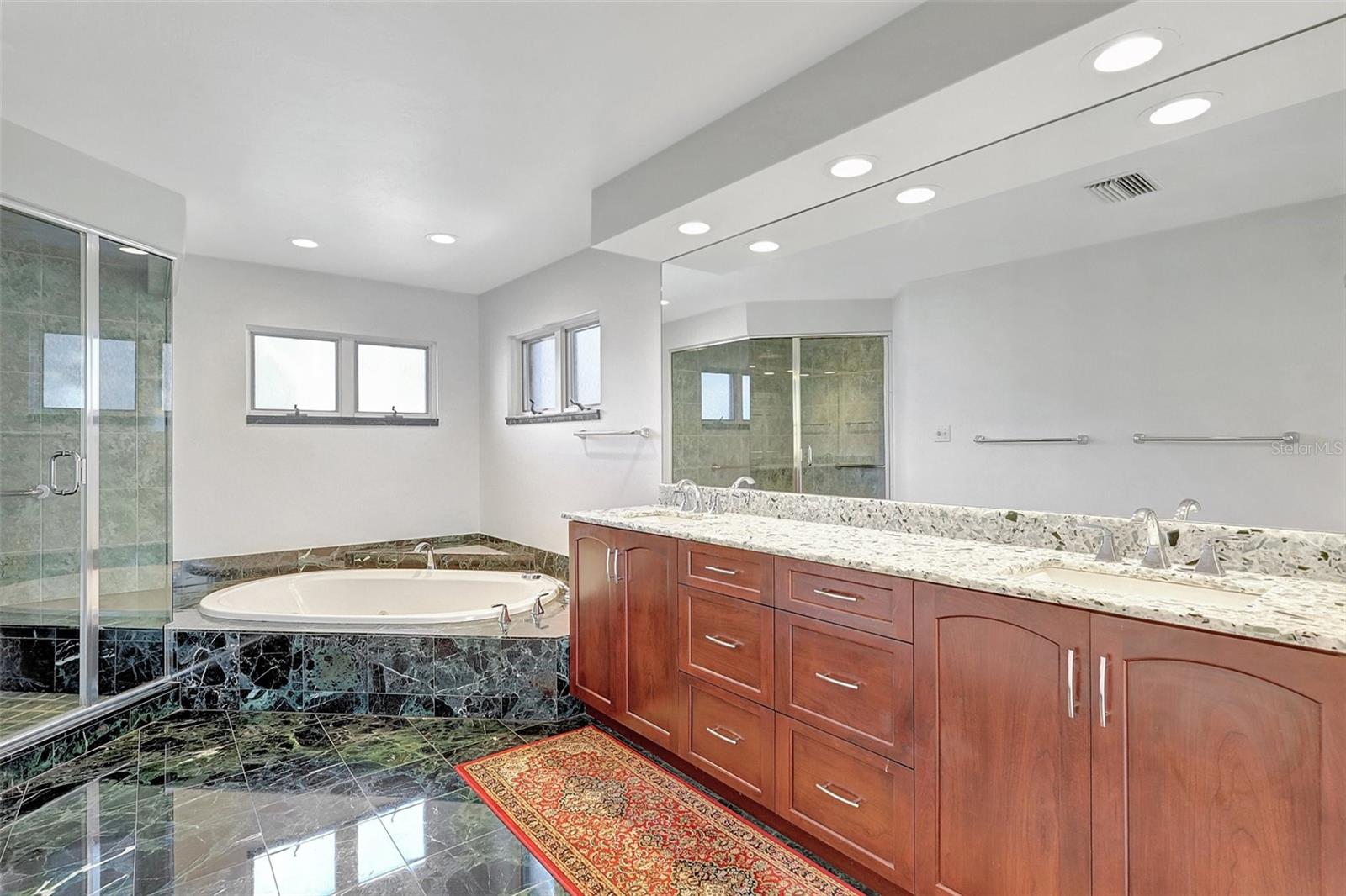 BAY ISLES - Residential