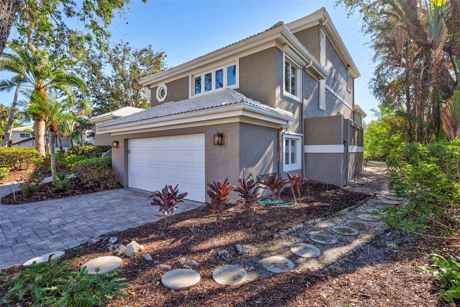 BAY ISLES - Residential