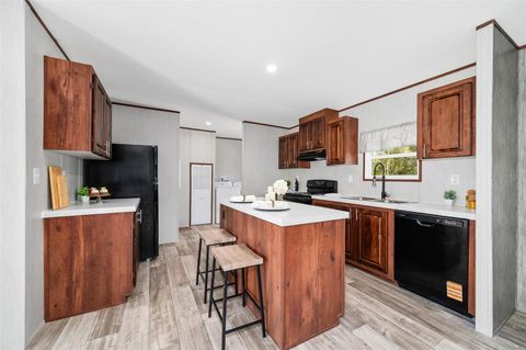 Tiny photo for 6951 NE 104 Court, Bronson, FL 32621 (MLS # GC539088)