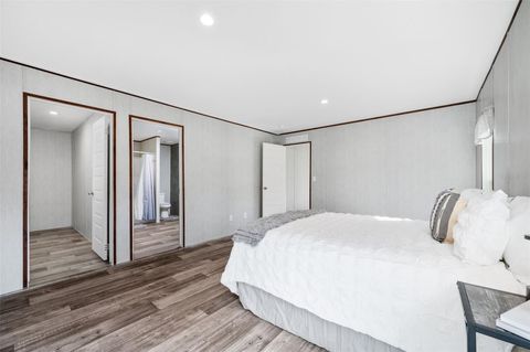 Tiny photo for 6951 NE 104 Court, Bronson, FL 32621 (MLS # GC539088)