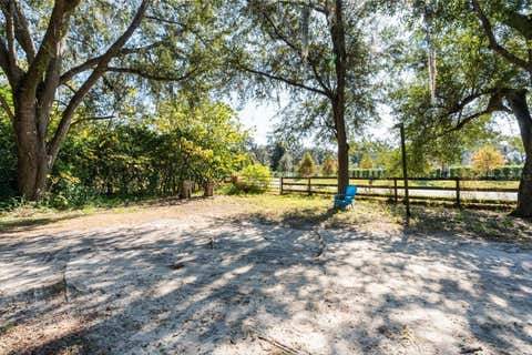 Tiny photo for 2009 Robie Avenue, Mount Dora, FL 32757 (MLS # G5104159)
