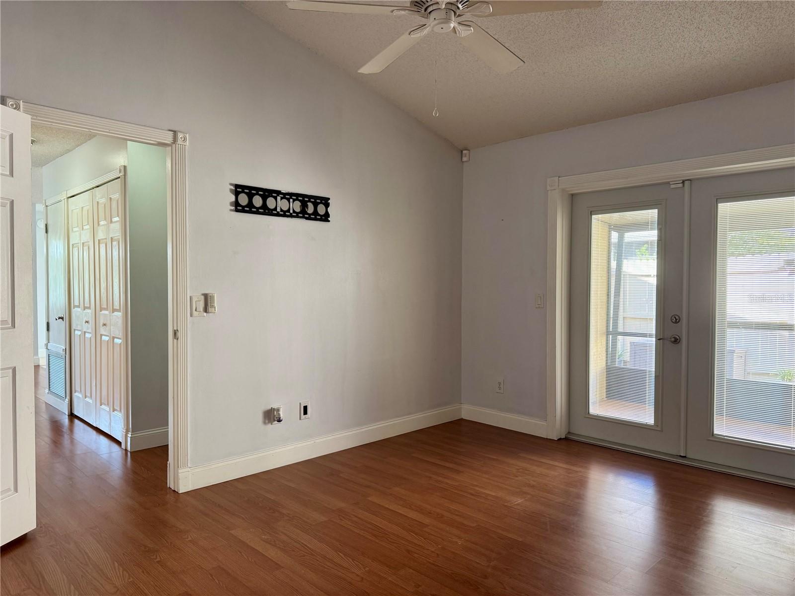 LAKE OLYMPIC TWNHS - Residential