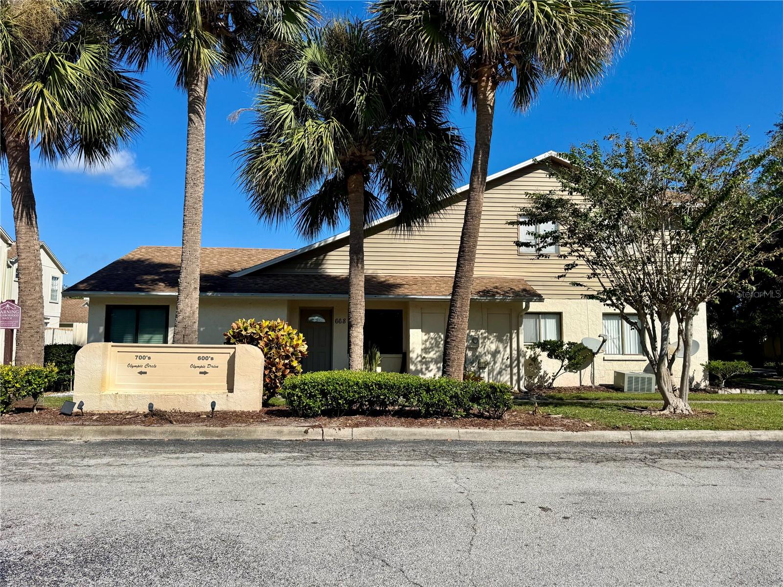 LAKE OLYMPIC TWNHS - Residential