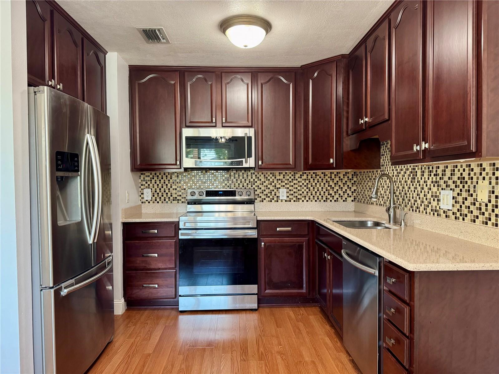 LAKE OLYMPIC TWNHS - Residential