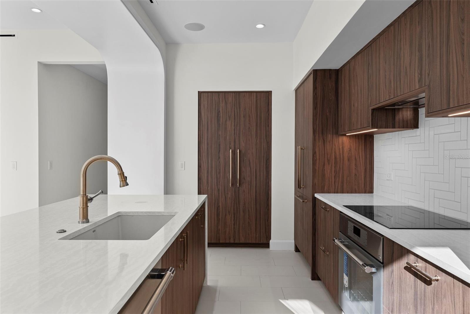 126 4TH AVENUE NE 1302