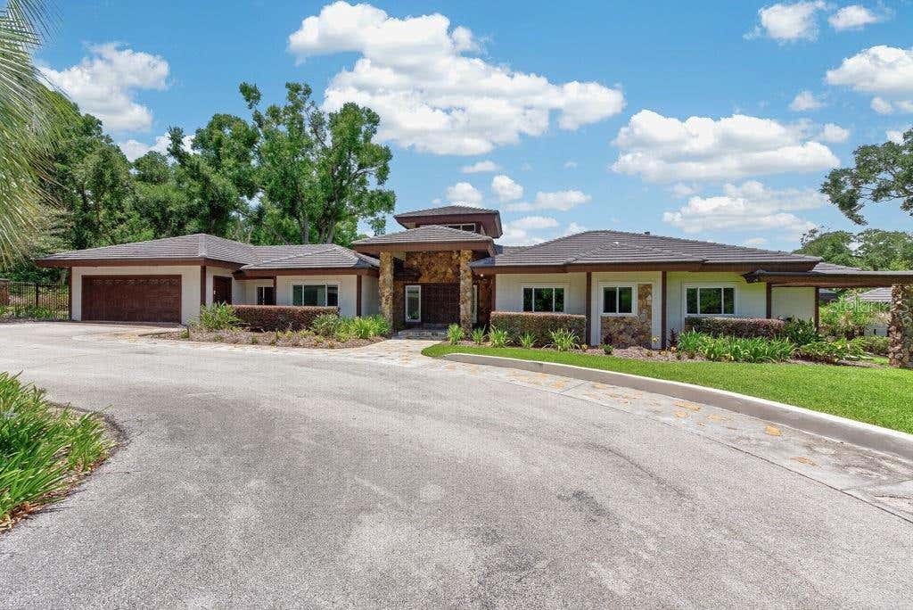 Photo of 1007 Lakewood Drive, Brandon, FL 33510 (MLS # TB8521310)