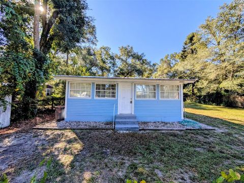Photo of 20422 Canvas Back Road, Altoona, FL 32702 (MLS # R4910031)