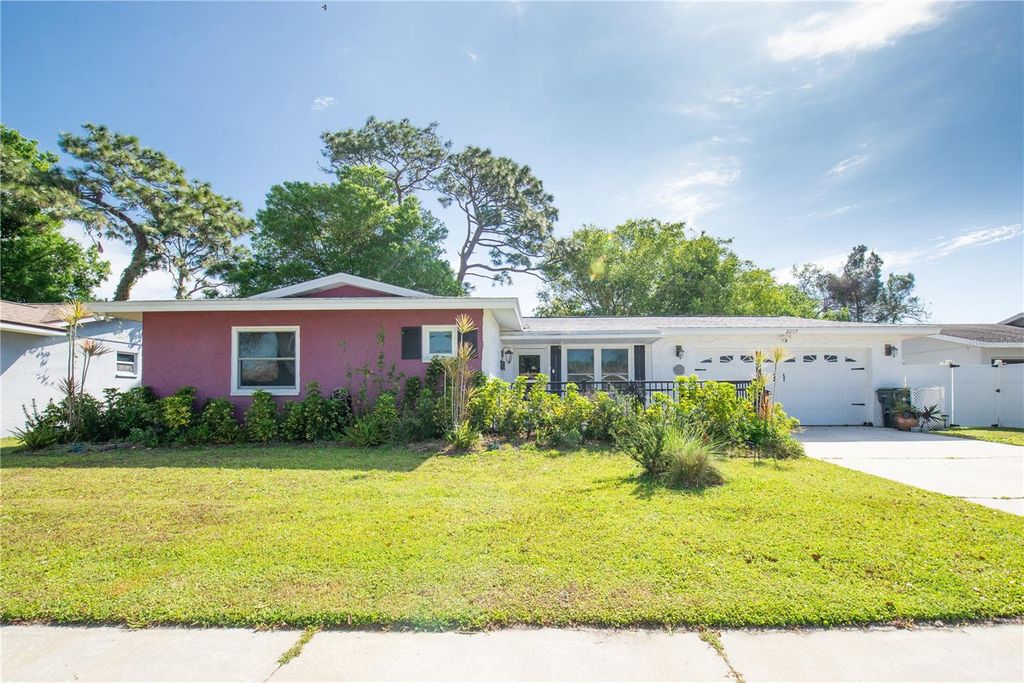 Photo of 2087 59th Street N, Clearwater, FL 33760 (MLS # A4671283)