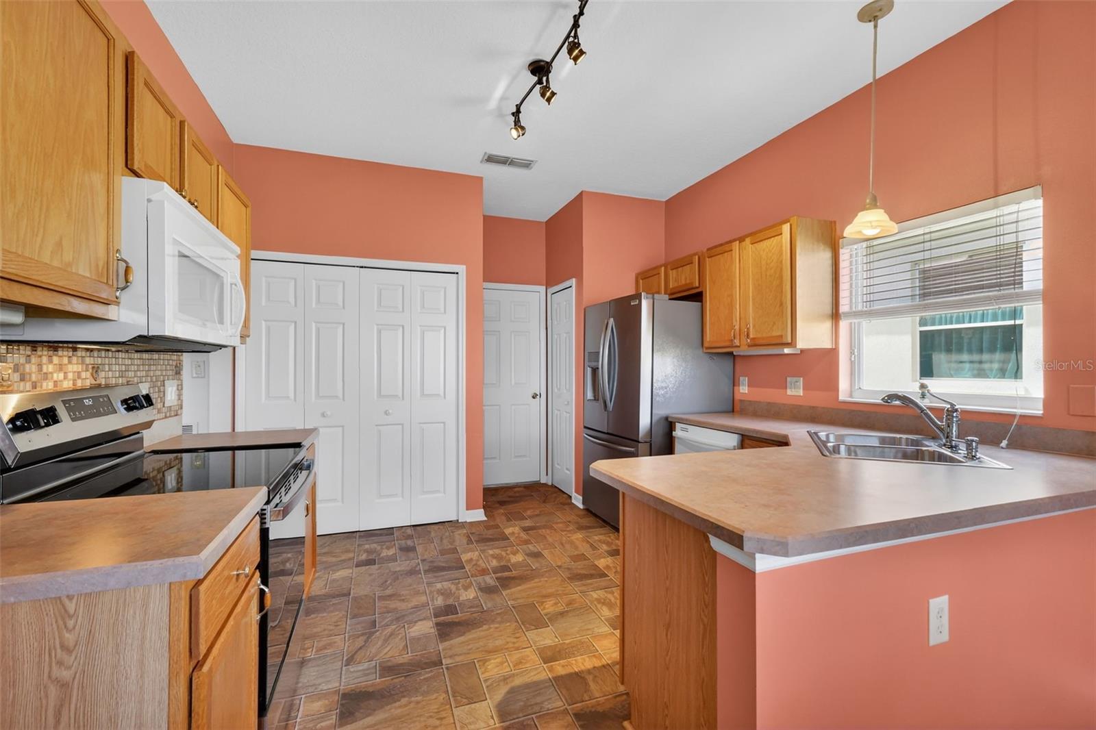 PLANTATION AT LEESBURG LONG MEADOW VILLAGE - Residential