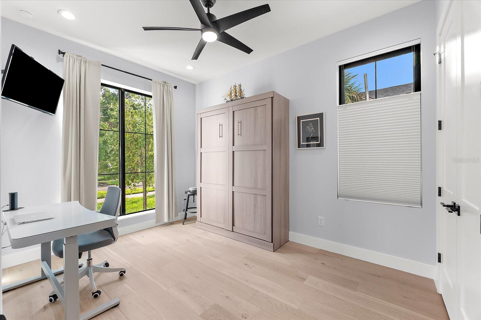 SUBURB ROYAL - Residential