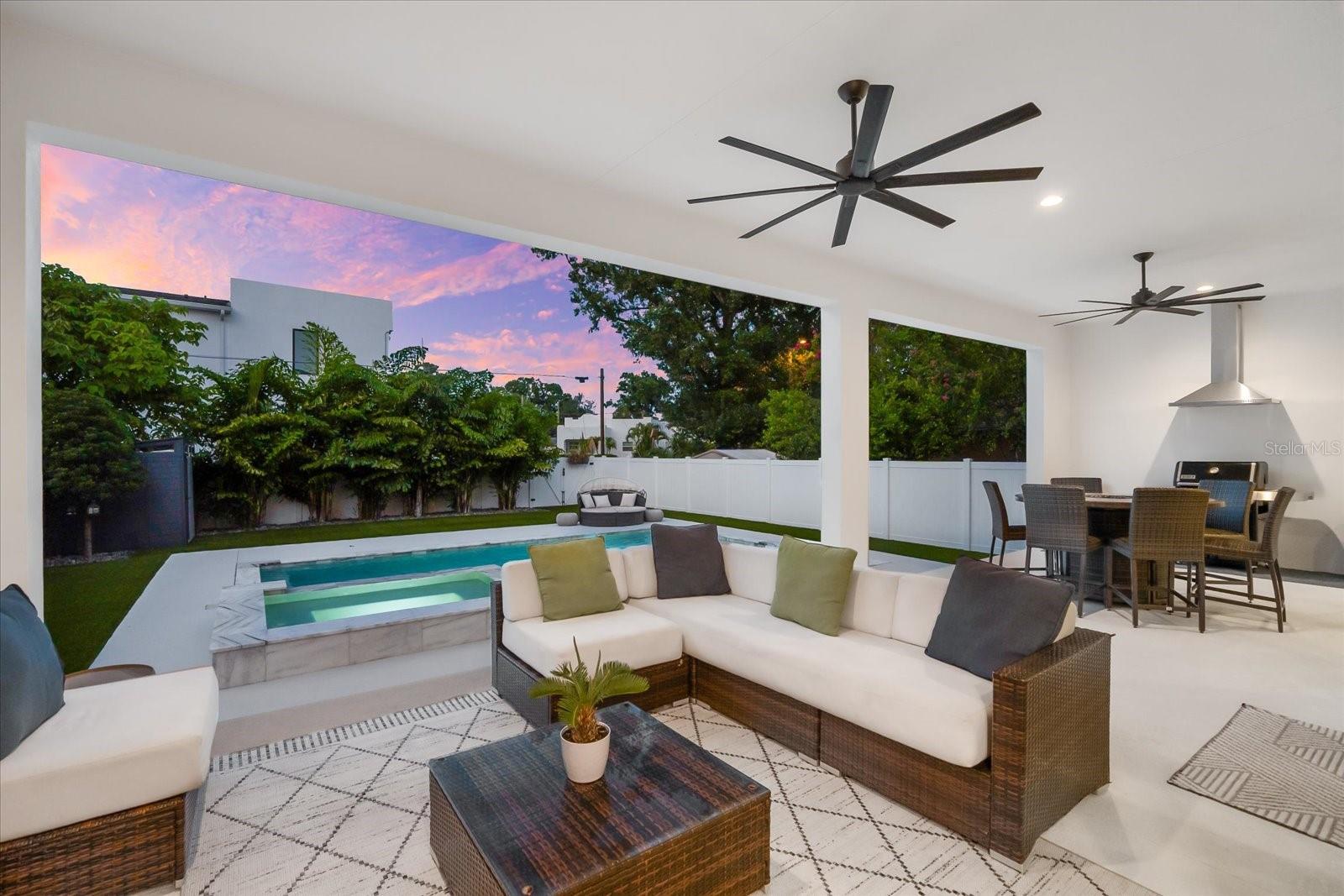 SUBURB ROYAL - Residential