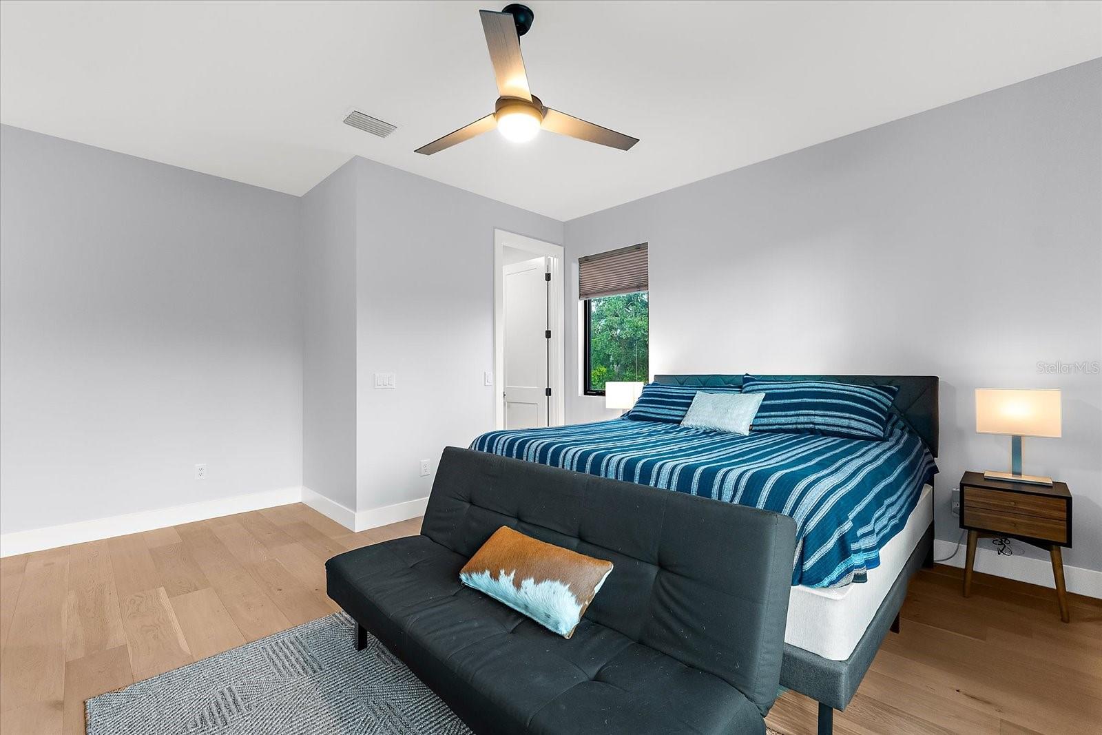 SUBURB ROYAL - Residential