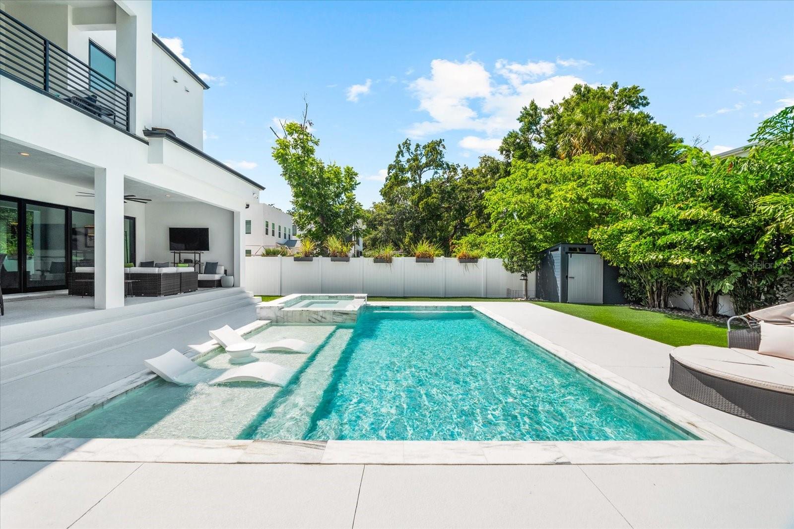 SUBURB ROYAL - Residential