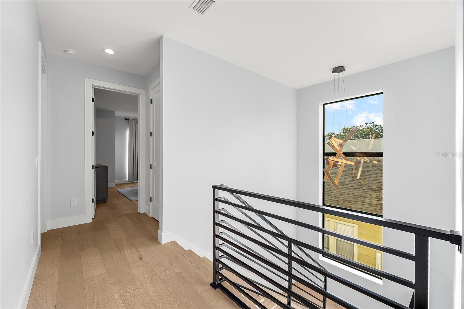 SUBURB ROYAL - Residential