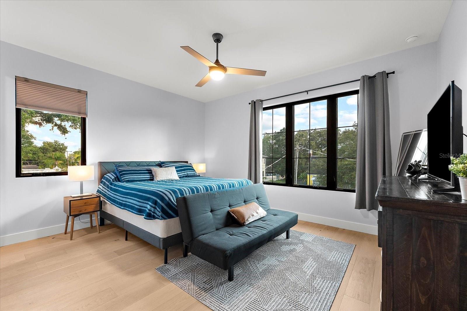 SUBURB ROYAL - Residential