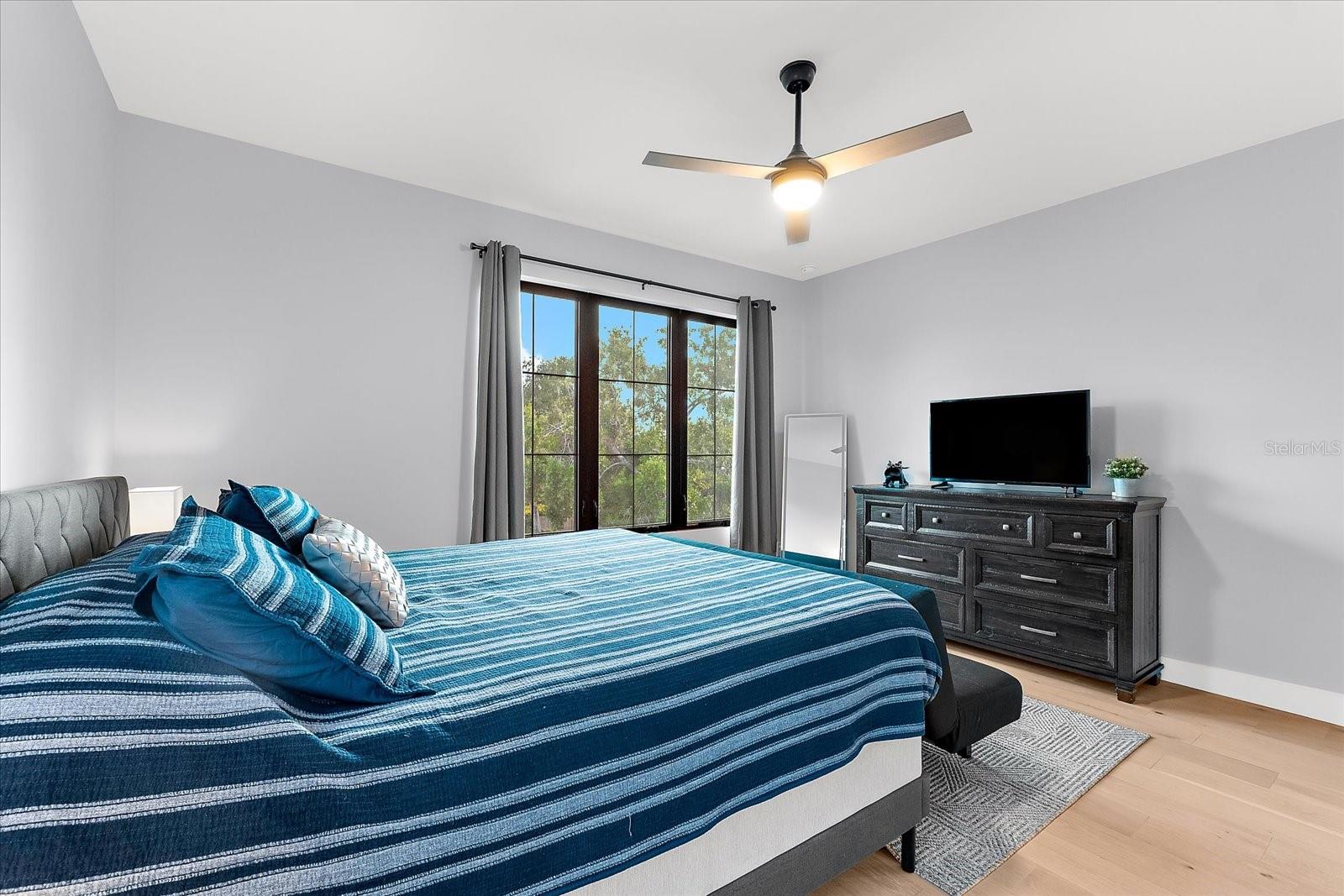 SUBURB ROYAL - Residential