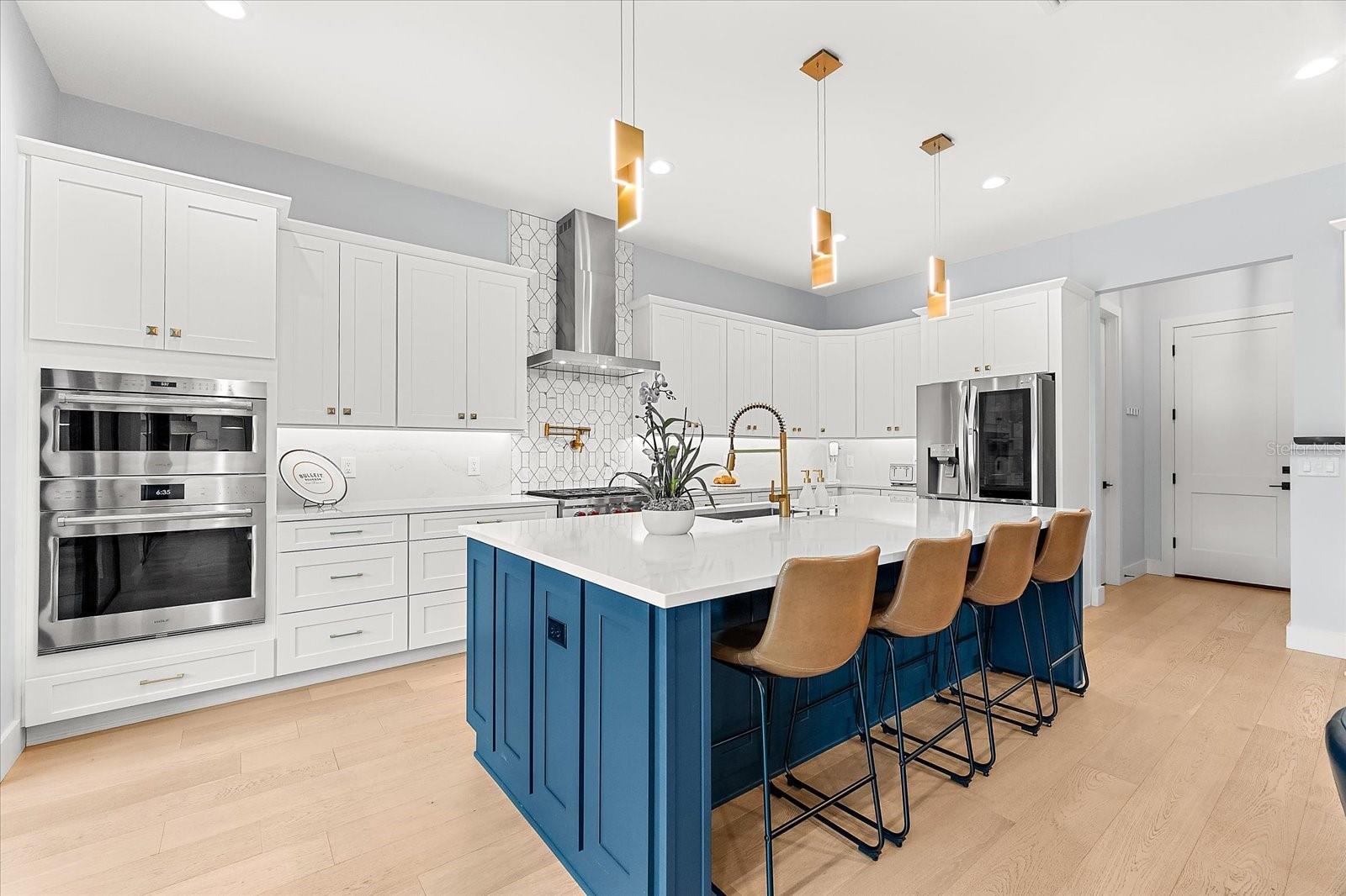 SUBURB ROYAL - Residential