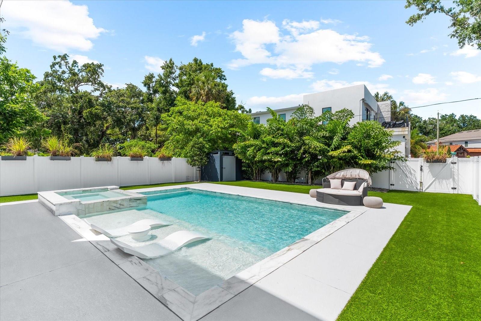 SUBURB ROYAL - Residential