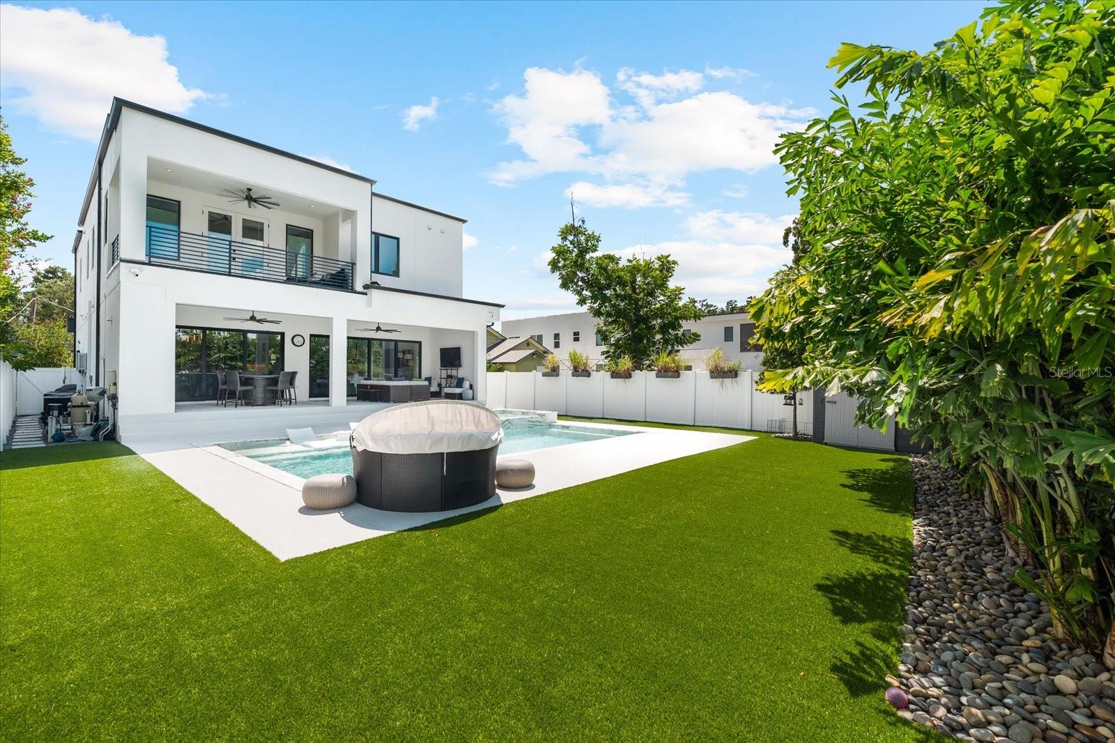 SUBURB ROYAL - Residential