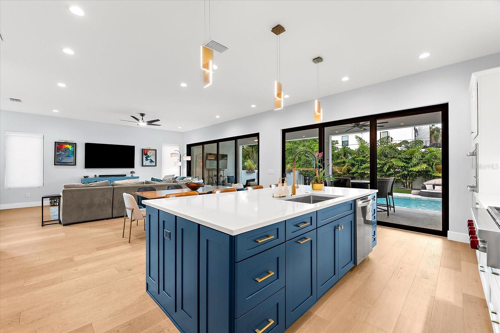 SUBURB ROYAL - Residential