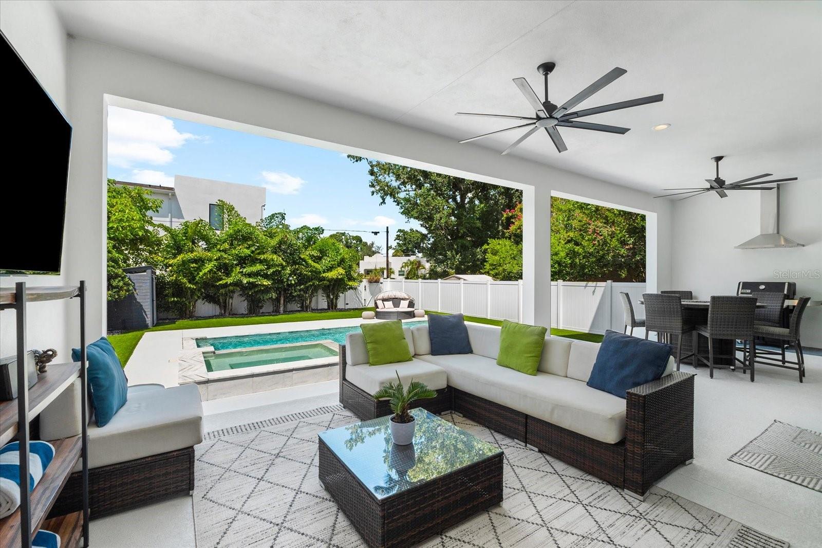 SUBURB ROYAL - Residential