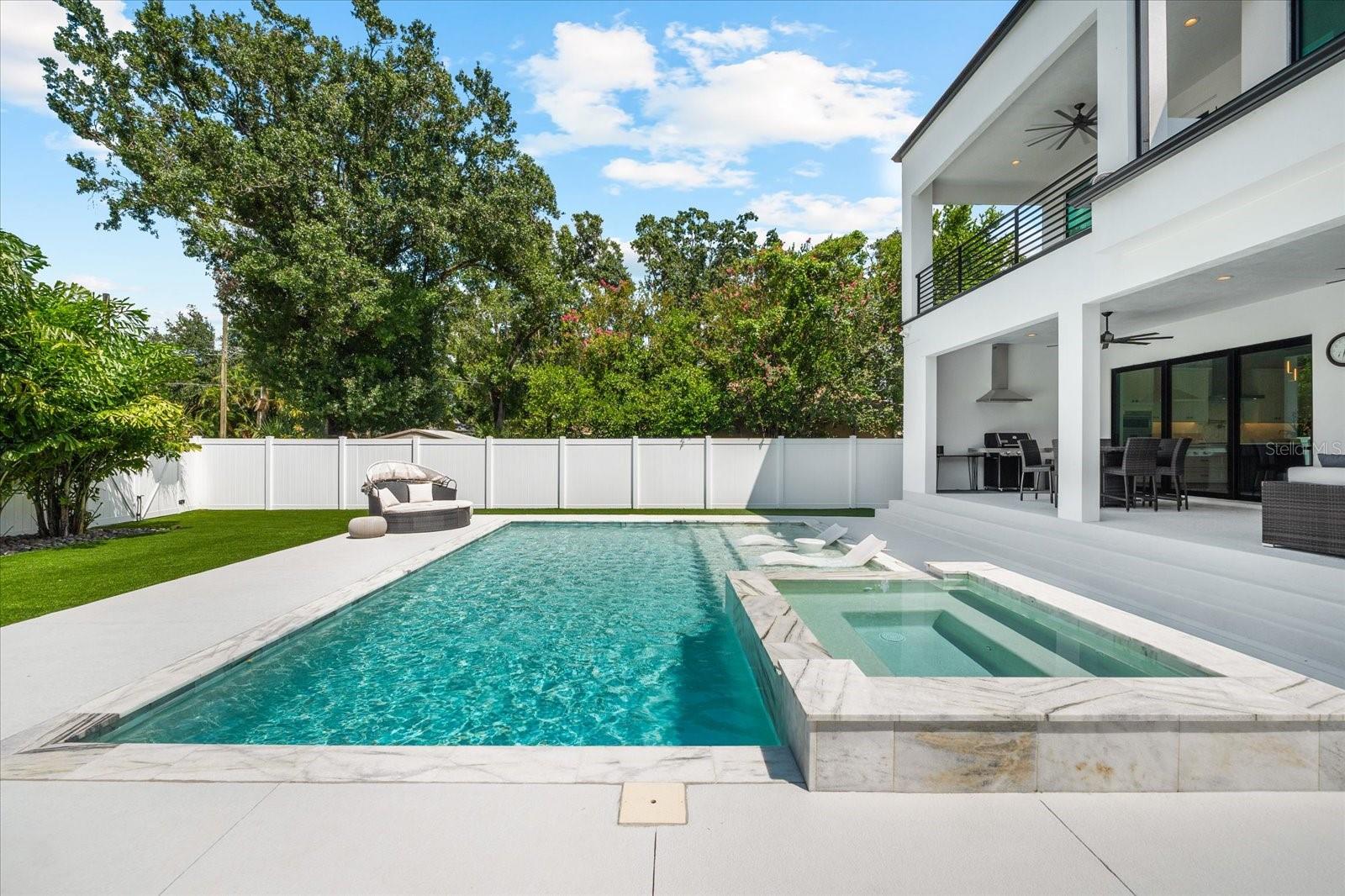 SUBURB ROYAL - Residential