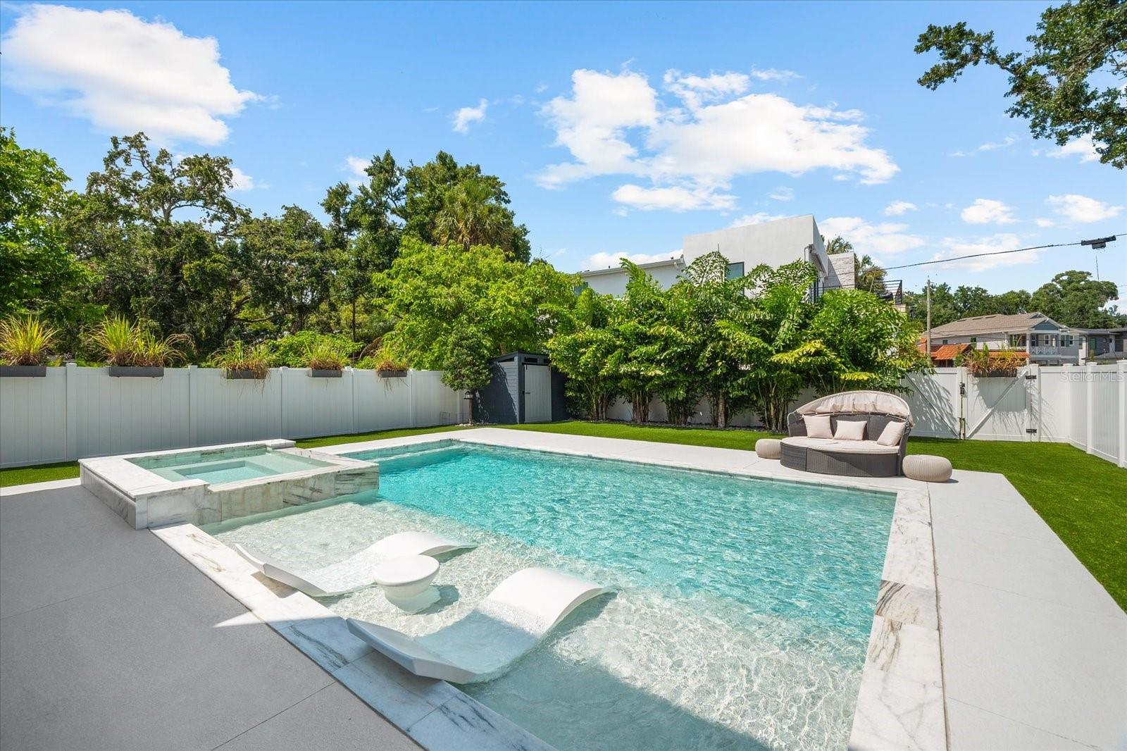 SUBURB ROYAL - Residential