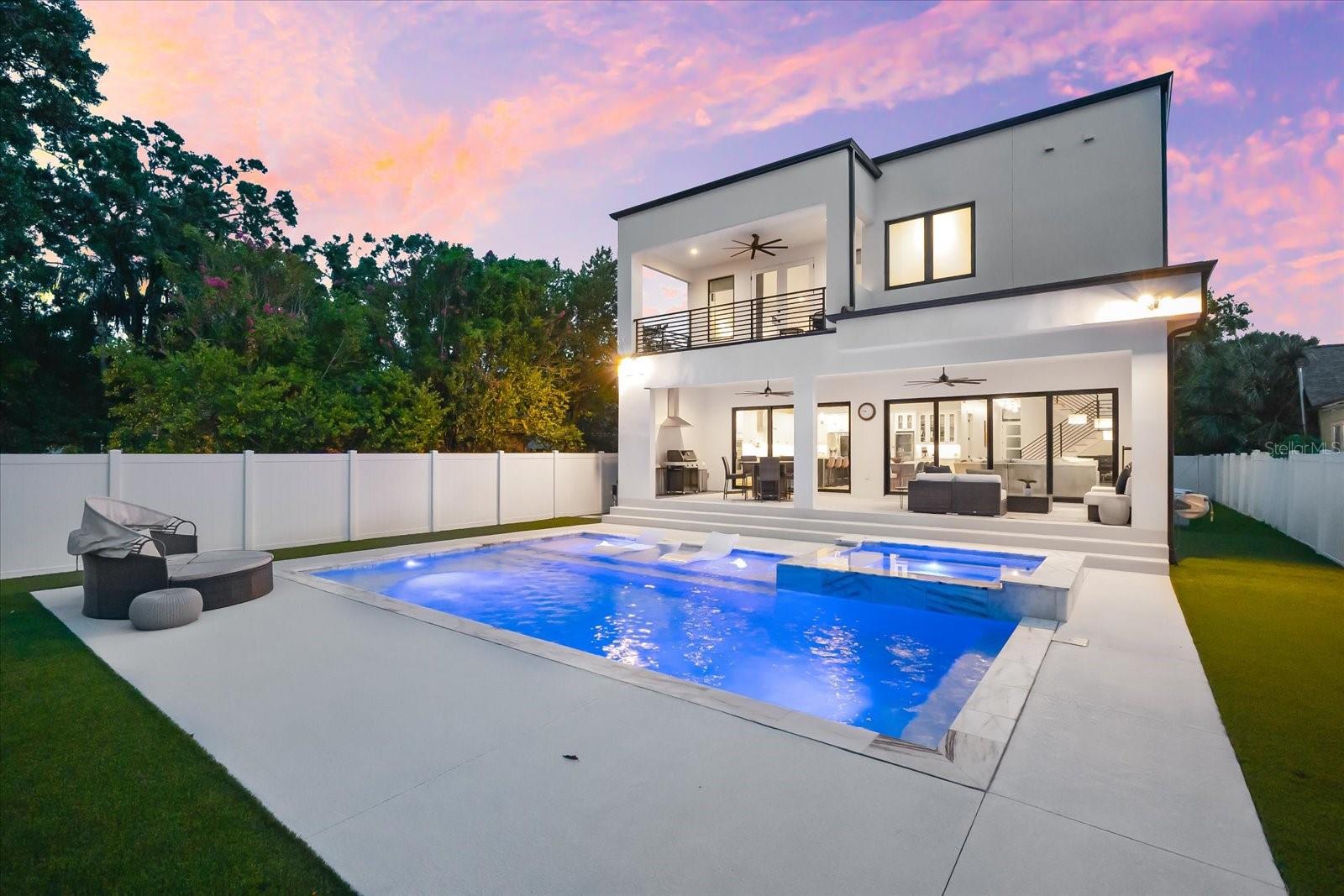 SUBURB ROYAL - Residential