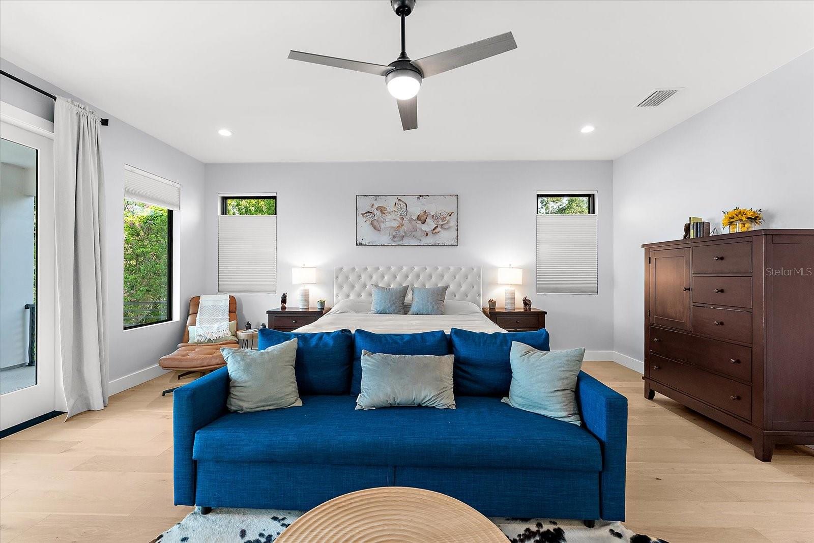 SUBURB ROYAL - Residential