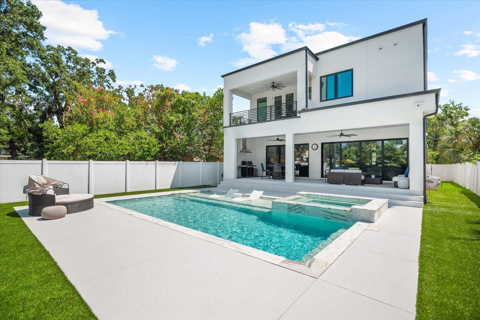 SUBURB ROYAL - Residential