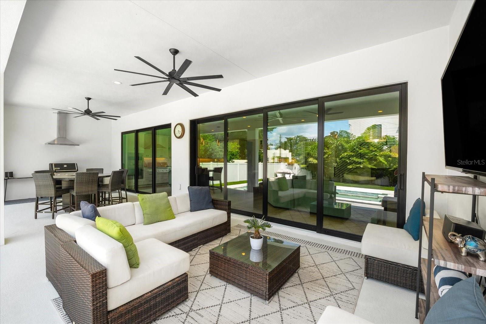 SUBURB ROYAL - Residential