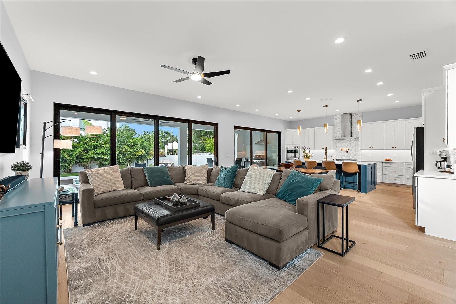 SUBURB ROYAL - Residential