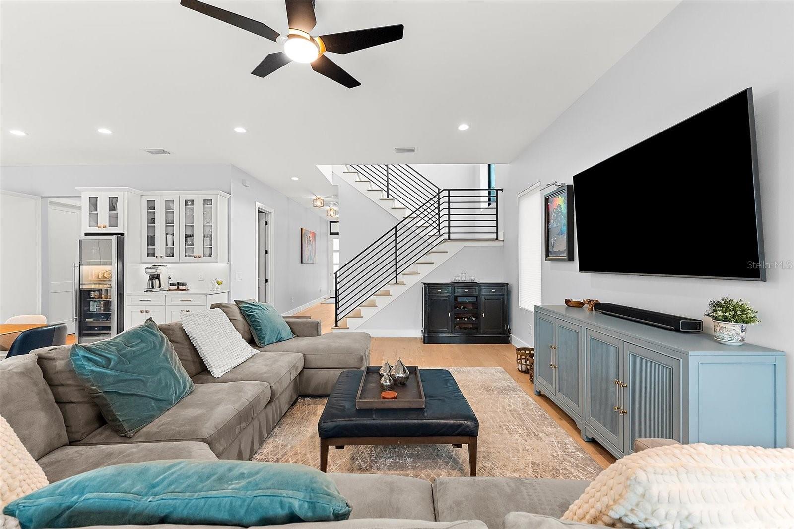 2707 RIDGEWOOD AVENUE