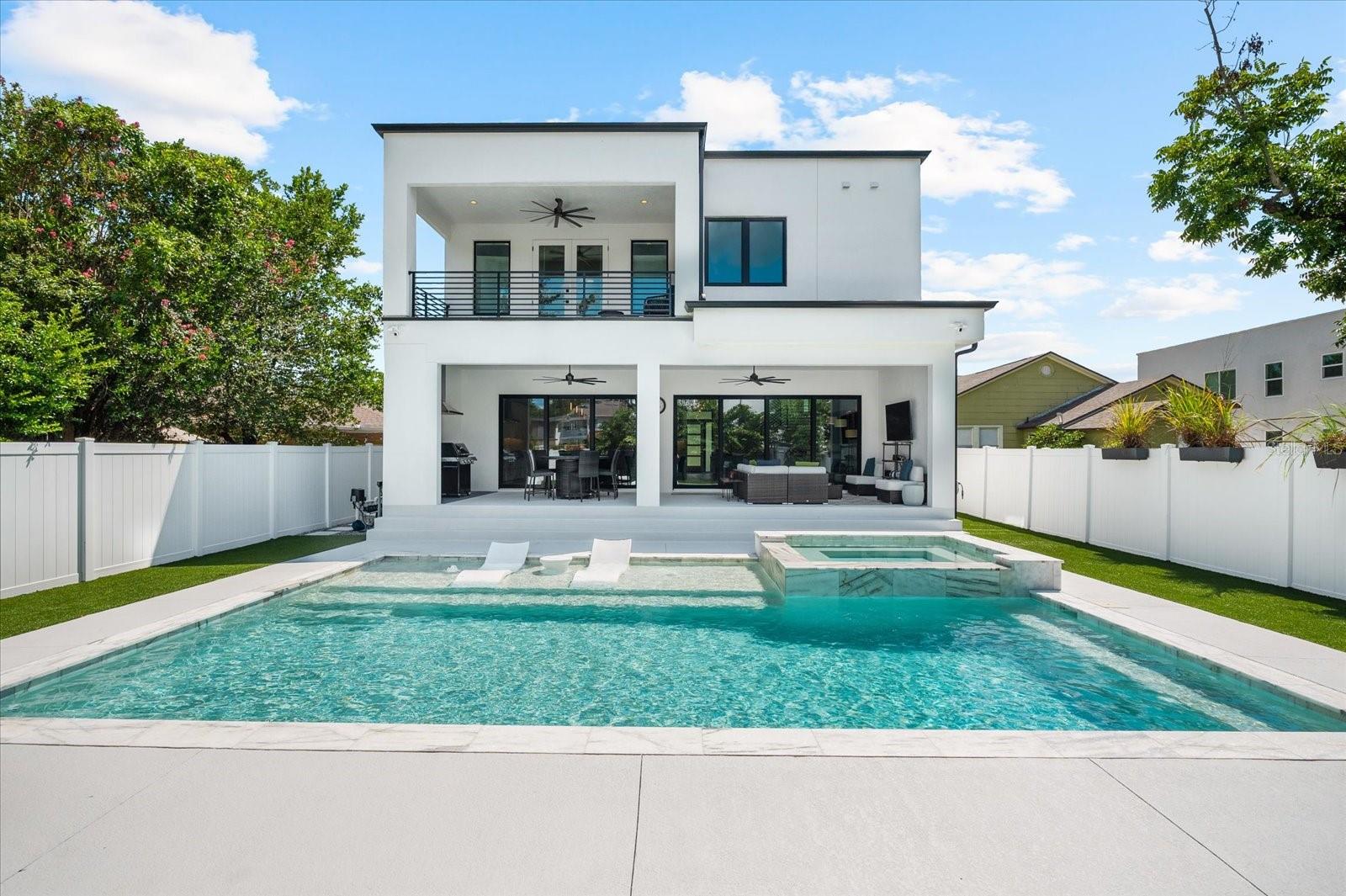 SUBURB ROYAL - Residential