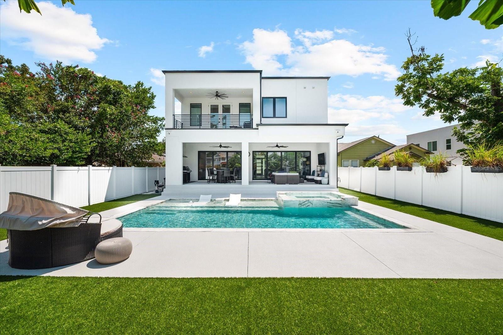 SUBURB ROYAL - Residential