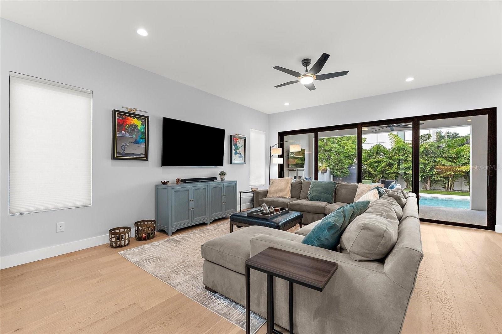 SUBURB ROYAL - Residential