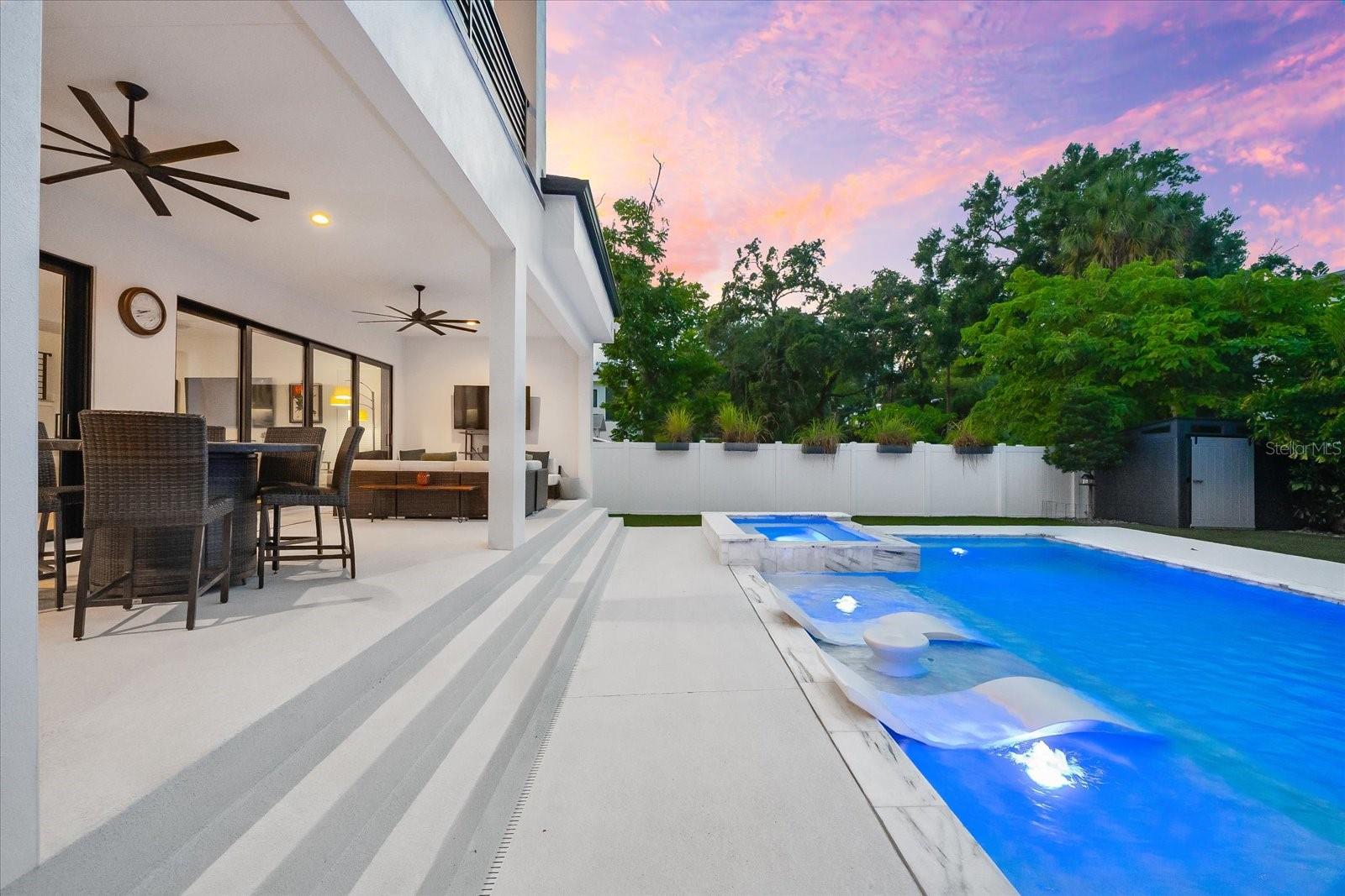 SUBURB ROYAL - Residential