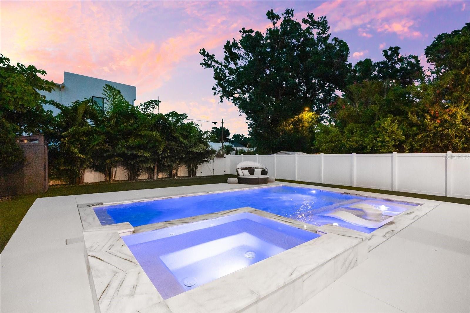 SUBURB ROYAL - Residential