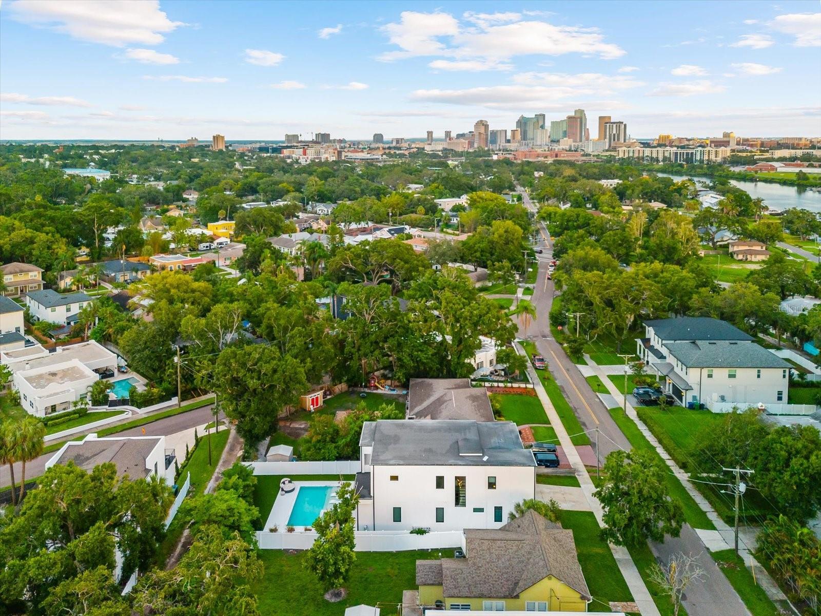 SUBURB ROYAL - Residential