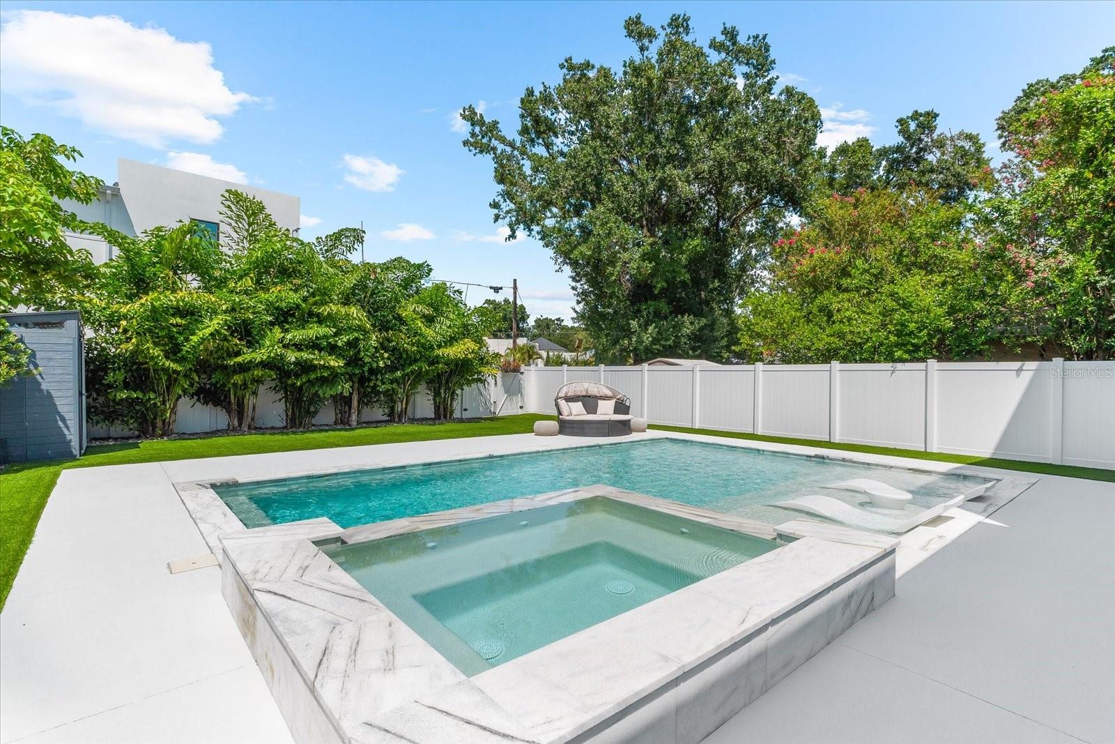 SUBURB ROYAL - Residential