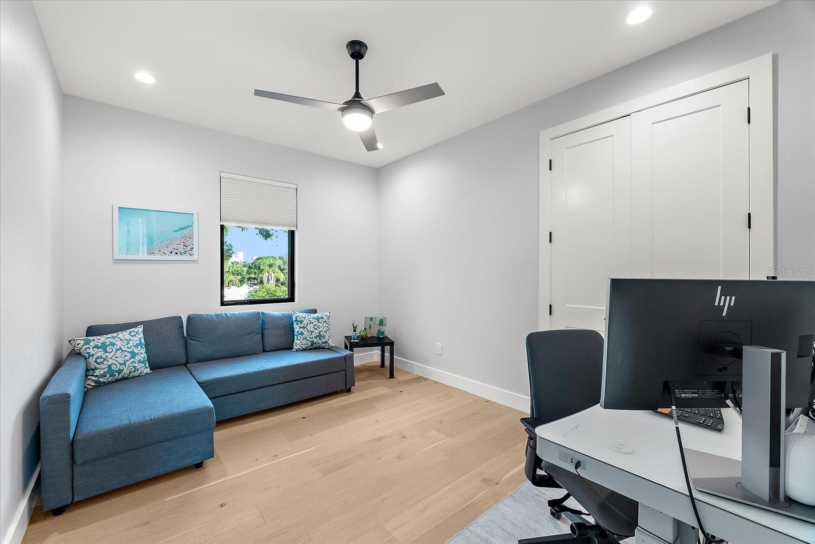 SUBURB ROYAL - Residential