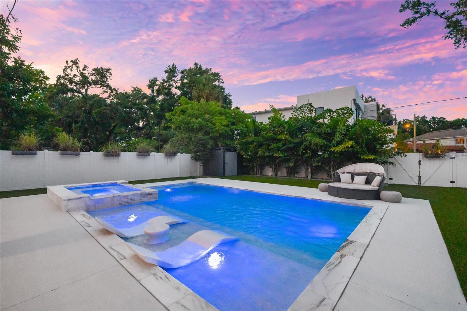 SUBURB ROYAL - Residential