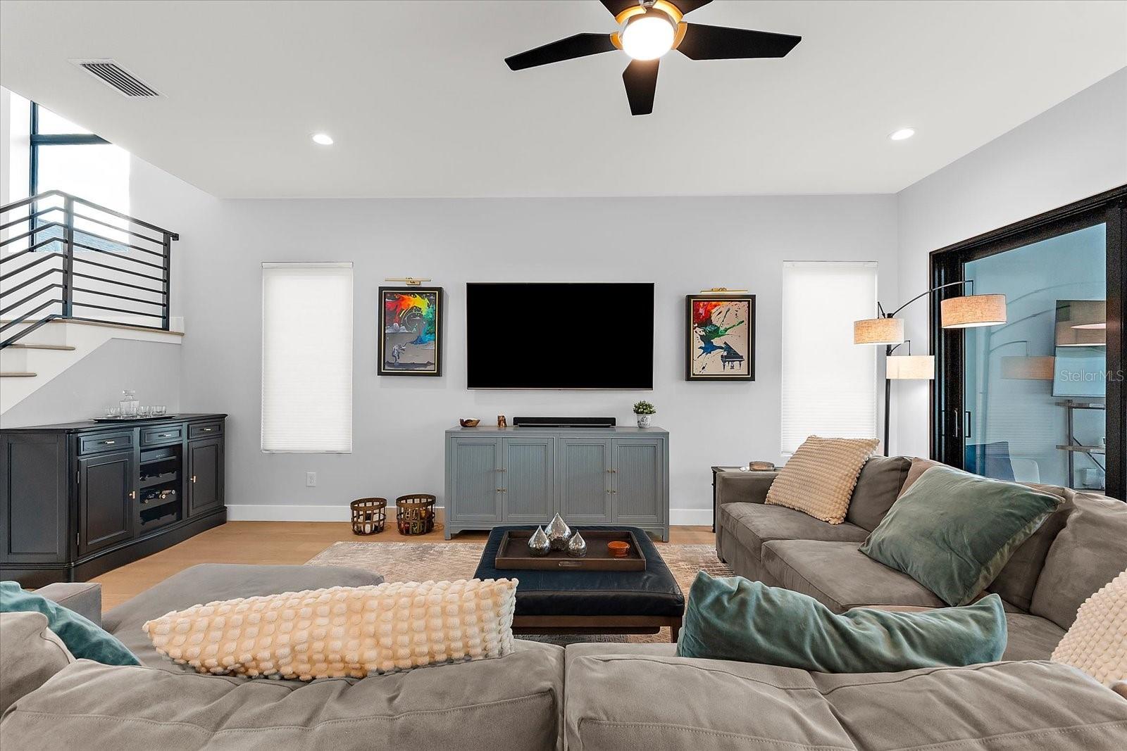 SUBURB ROYAL - Residential