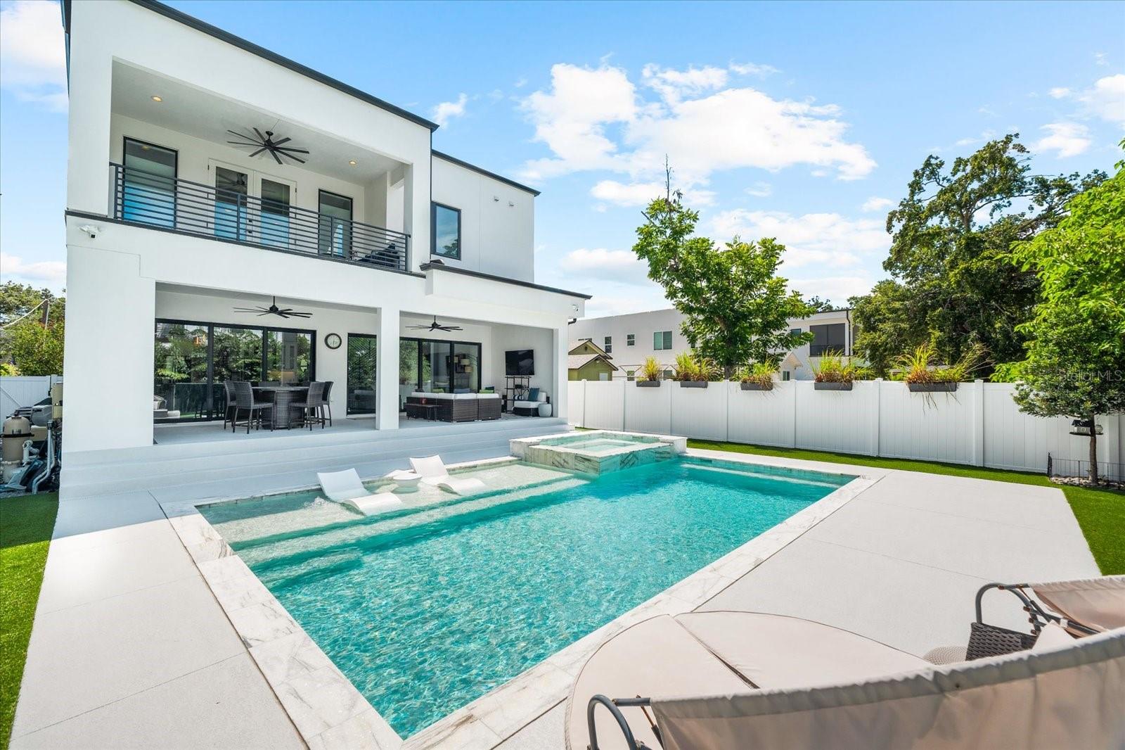 SUBURB ROYAL - Residential